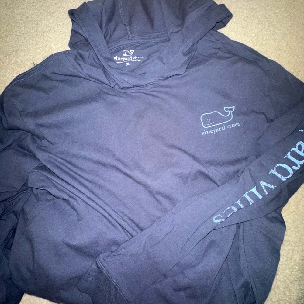Vineyard Vines Long sleeve light weight with hood!